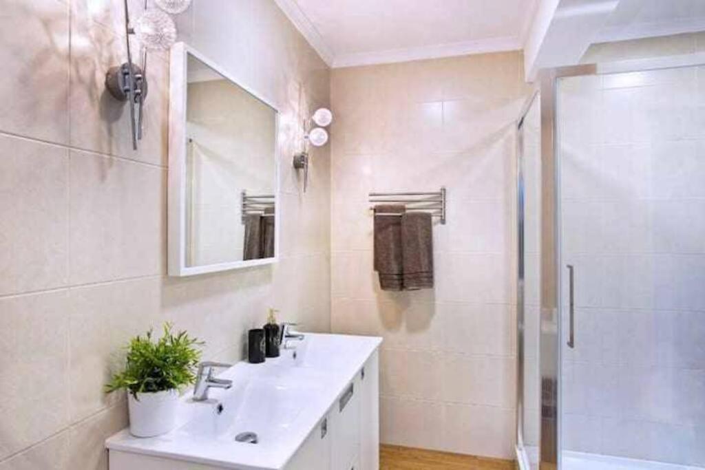 Best Location Apartment In Marbella. Beachfront!! Eksteriør billede