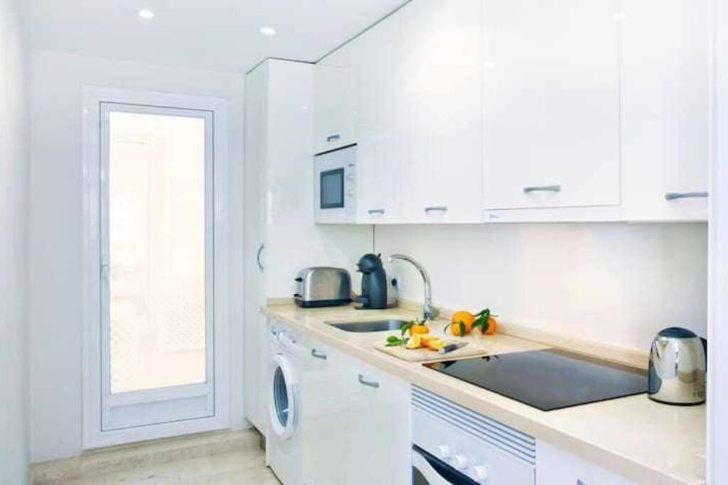 Best Location Apartment In Marbella. Beachfront!! Eksteriør billede